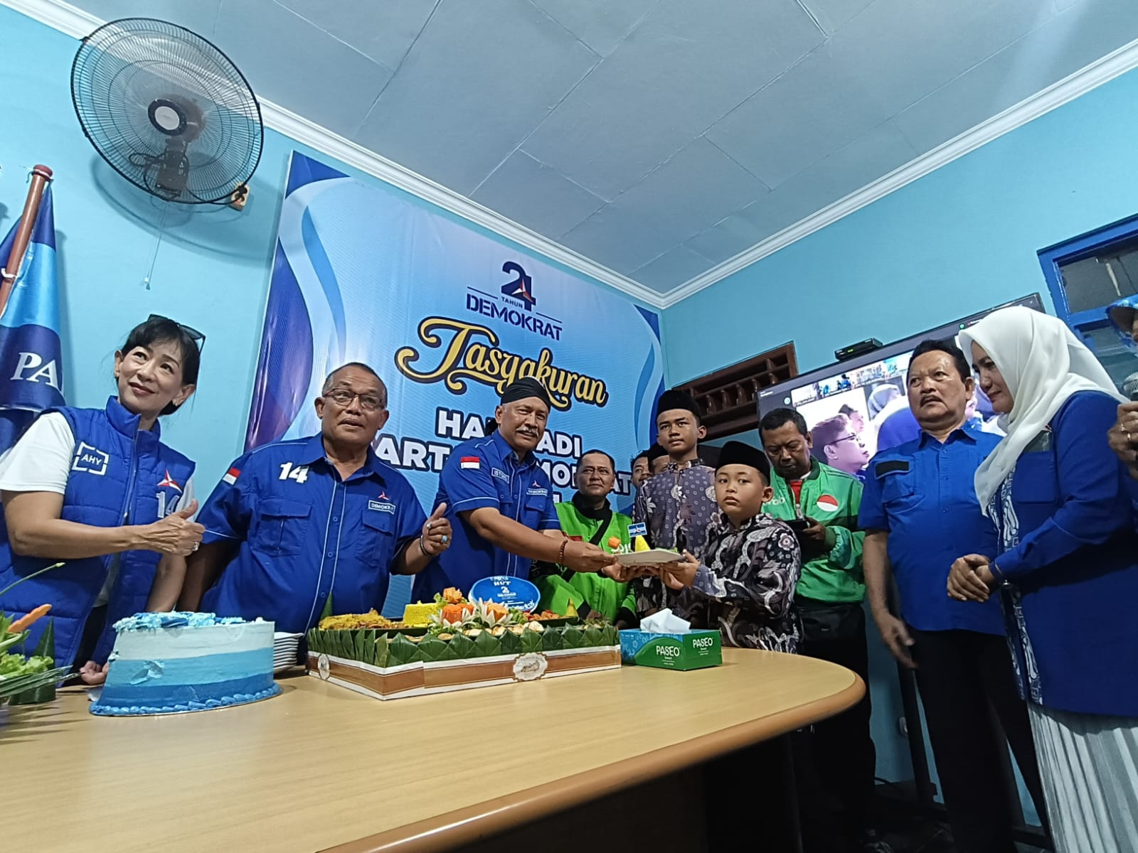 Partai Demokrat memperingati hari jadinya yang ke-24 dengan tasyakuran bersama anak yatim piatu dan komunitas ojol.