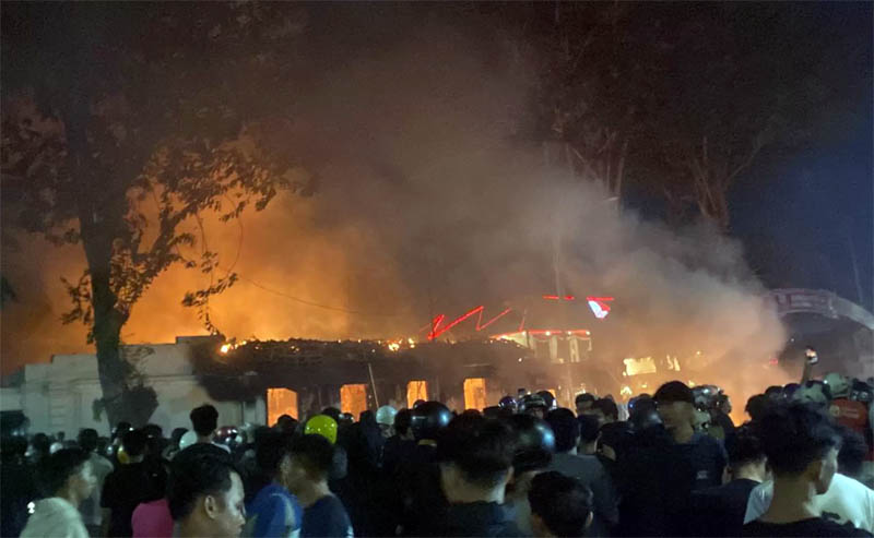 Potret Gedung Grahadi Surabaya yang terbakar saat kerusuhan pada akhir bulan Agustus 2025 lalu.