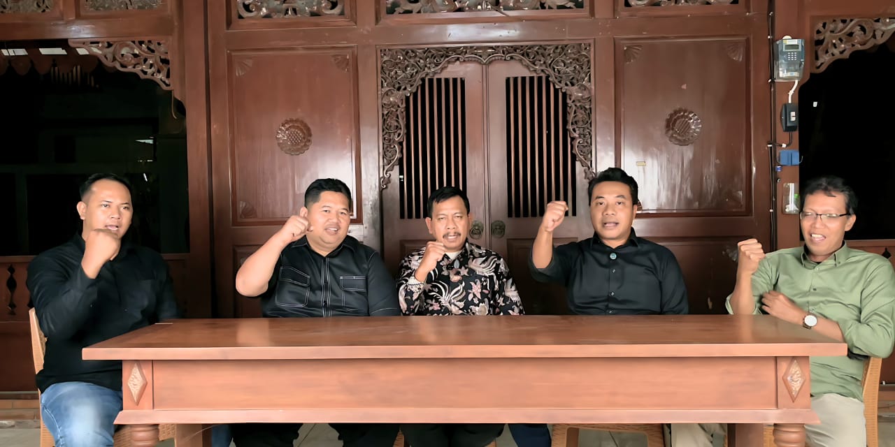 Biro hukum pusat PSHT memberikan keterangan terkait persoalan keabsahan badan hukum organisasi. FOTO: PSHT