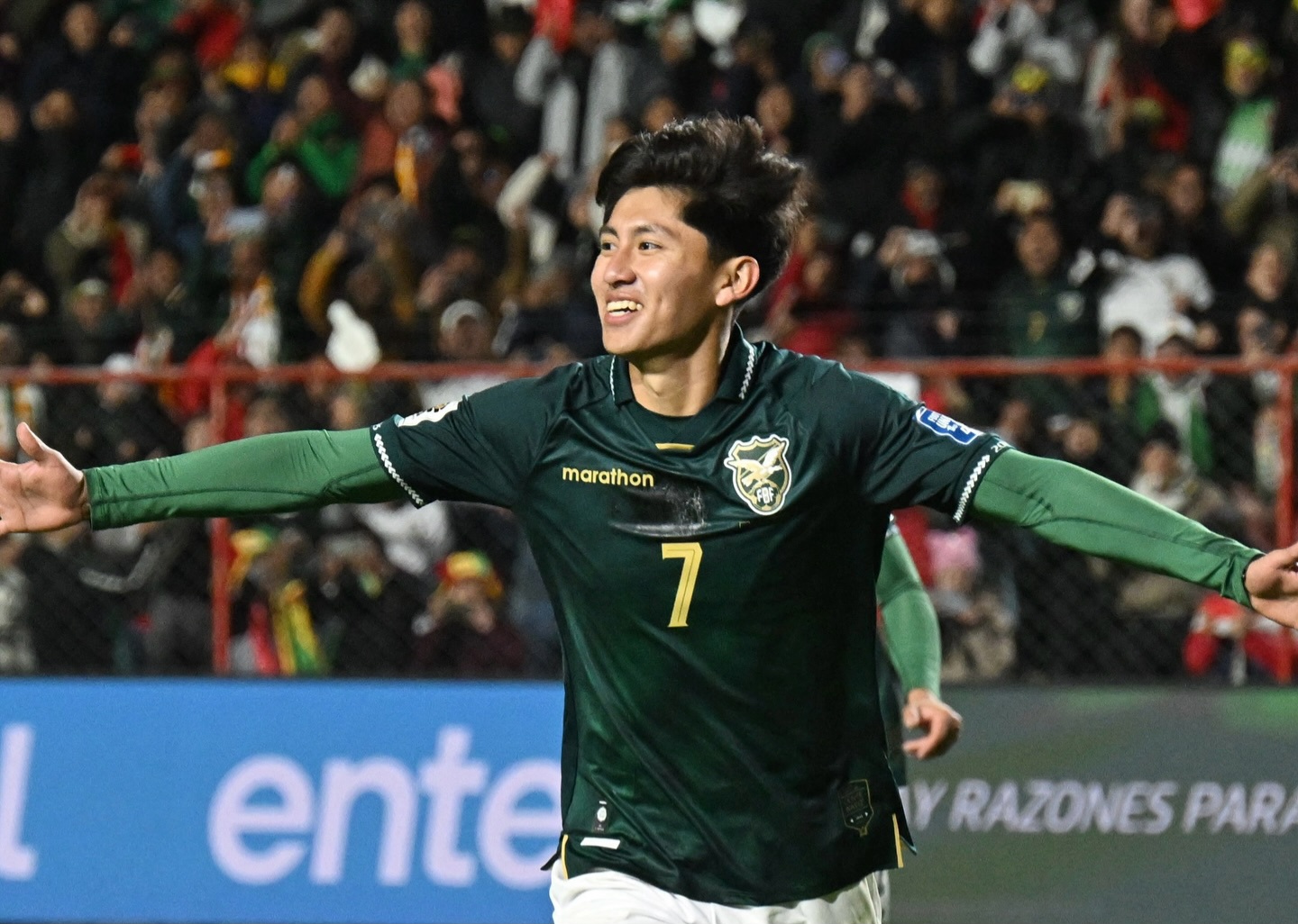 Selebrasi Terceros usai cetak gol.
