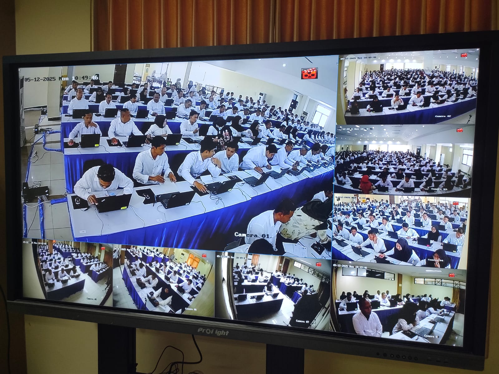 Peserta rekrutmen CPPPK lingkup Pemkab Ngawi saat mengikuti tes. Proses pelantikan masih menunggu administrasi BKN. FOTO: ASEP SYAEFUL/RADAR NGAWI