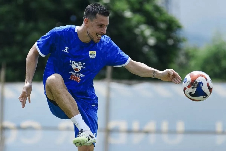 Thom Haye jadi salah satu bintang baru Persib Bandung.