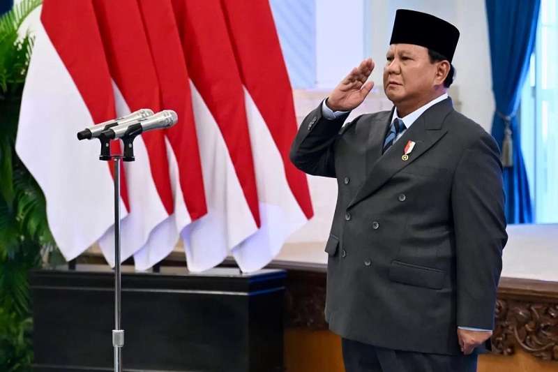 Presiden Prabowo Subianto melantik menteri dan wakil menteri Kabinet Merah Putih di Istana Negara, Kompleks Istana Kepresidenan, Jakarta, Senin (8/9/2025).