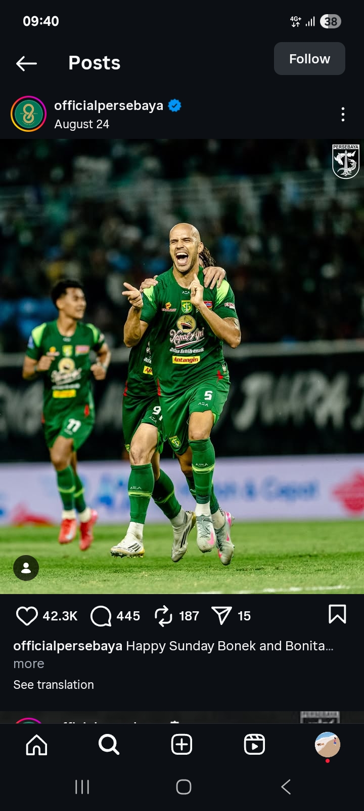 Selebrasi para pemain Persebaya di BRI Super League.