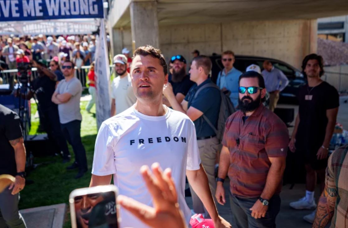 Charlie Kirk, politisi sayap kanan yang juga kolega dekat Presiden AS Donal Trump, tewas ditembak di UTAH.