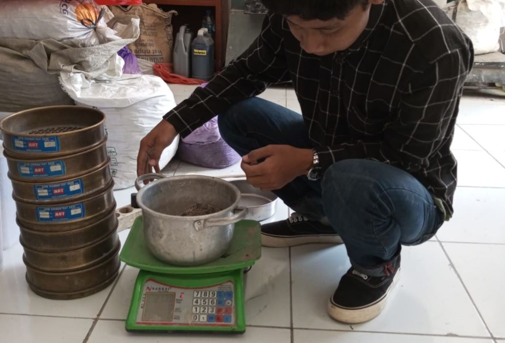 Universitas Merdeka (Unmer) Madiun memperkenalkan Bioreef-Transplant (BoT).