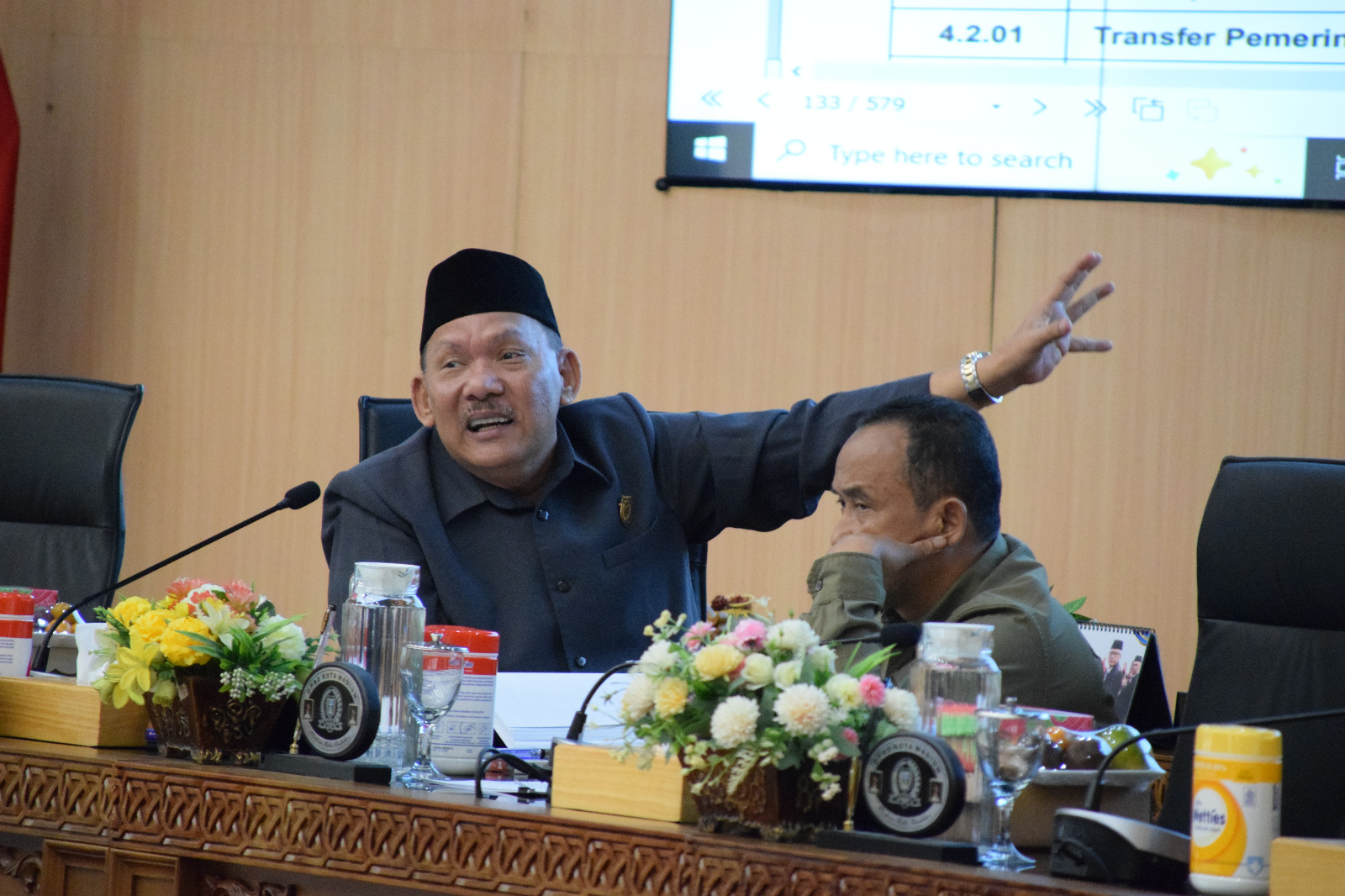Ketua Bapemperda DPRD Kota Madiun Ngedi Trisno Yhusianto menyebutkan legislatif mengusulkan raperda perlindungan guru.