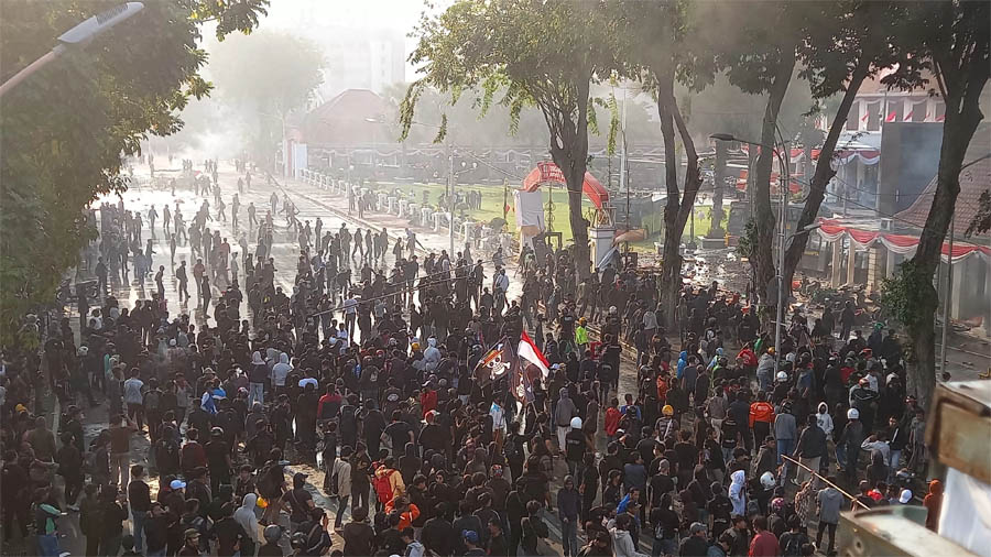 Ilustrasi Foto : aksi demo di Surabaya. Anggota DPR RI sebut tiga orang masih diketahui hilang usai ikut aksi demonstrasi pada akhir bulan AGustus 2025 lalu.