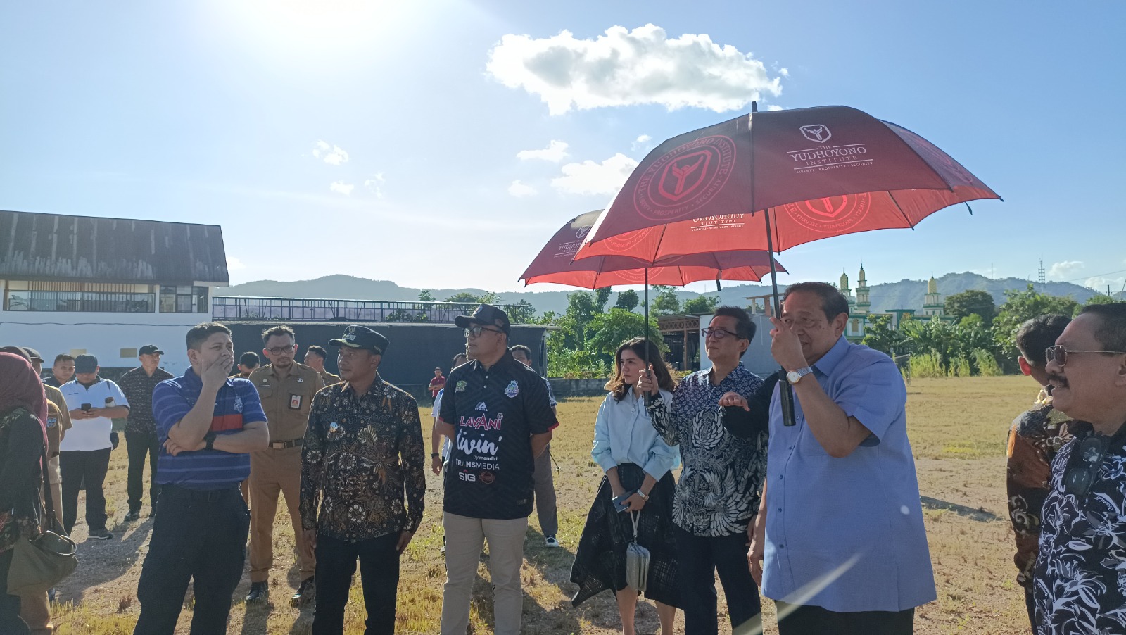 Salah satu momen aktivitas Presiden ke-6 RI Susilo Bambang Yudhoyono (SBY) di Pacitan. Lahan milik SBY bakal menjadi lokasi pembangunan hotel berbintang empat.