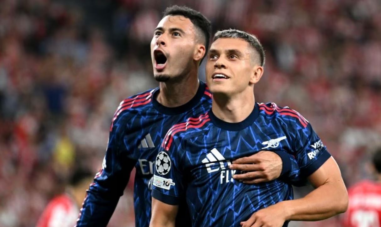 Dua penyerang Arsenal, Gabriel Martinelli dan Leandro Trossard.