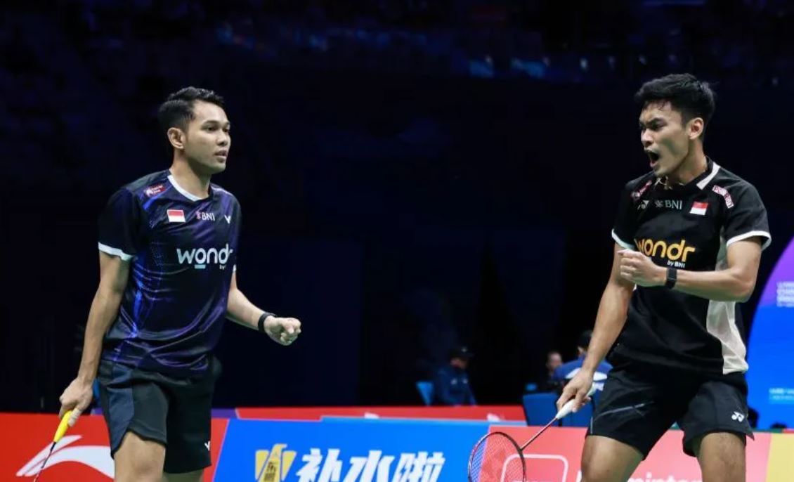 Pasangan ganda putra Indonesia Fajar Alfian/Muhammad Shohibul Fikri saat bertanding di babak 16 besar China Masters 2025.
