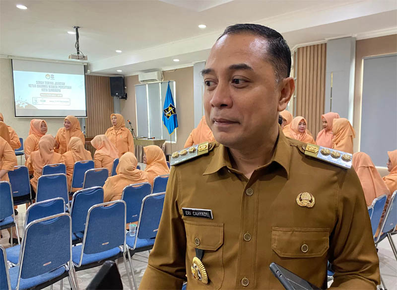 Wali Kota Surabaya Eri Cahyadi ungkap perkembangan proyek SRRL, pastikan tak ganggu transportasi lokal.