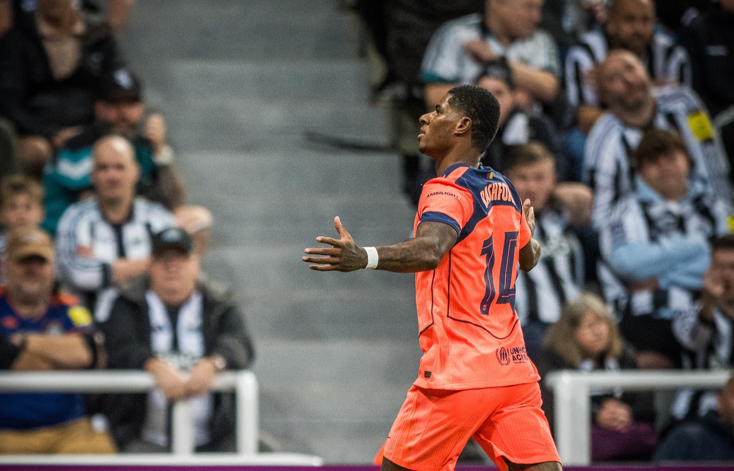Rashford cetak brace.