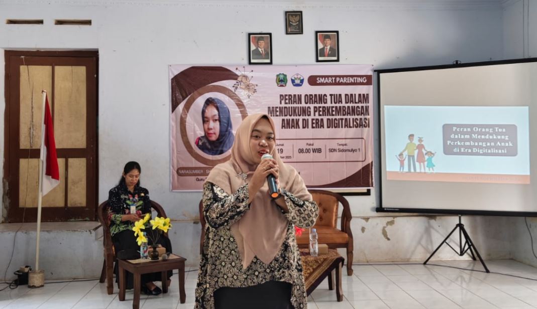 Kegiatan Smart Parenting bertema Peran Orang Tua dalam Mendukung Perkembangan Anak di Era Digitalisasi yang digelar SDN Sidomulyo 1.