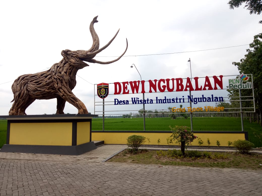 POTENSI: Potret penampakan Dewi Ngubalan yang menjadi salah satu terobosan Pemdes Banjarbanggi bersama para pengrajin bonggol jati. Kerajinan ini dipasarkan sampai Asia dan Eropa.