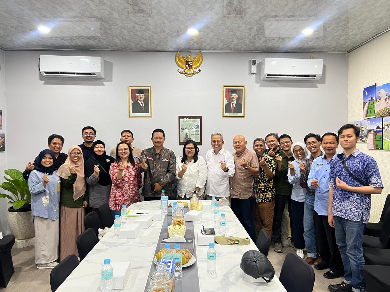 Departemen Teknik Lingkungan ITS bersama Wali Kota Madiun Maidi.