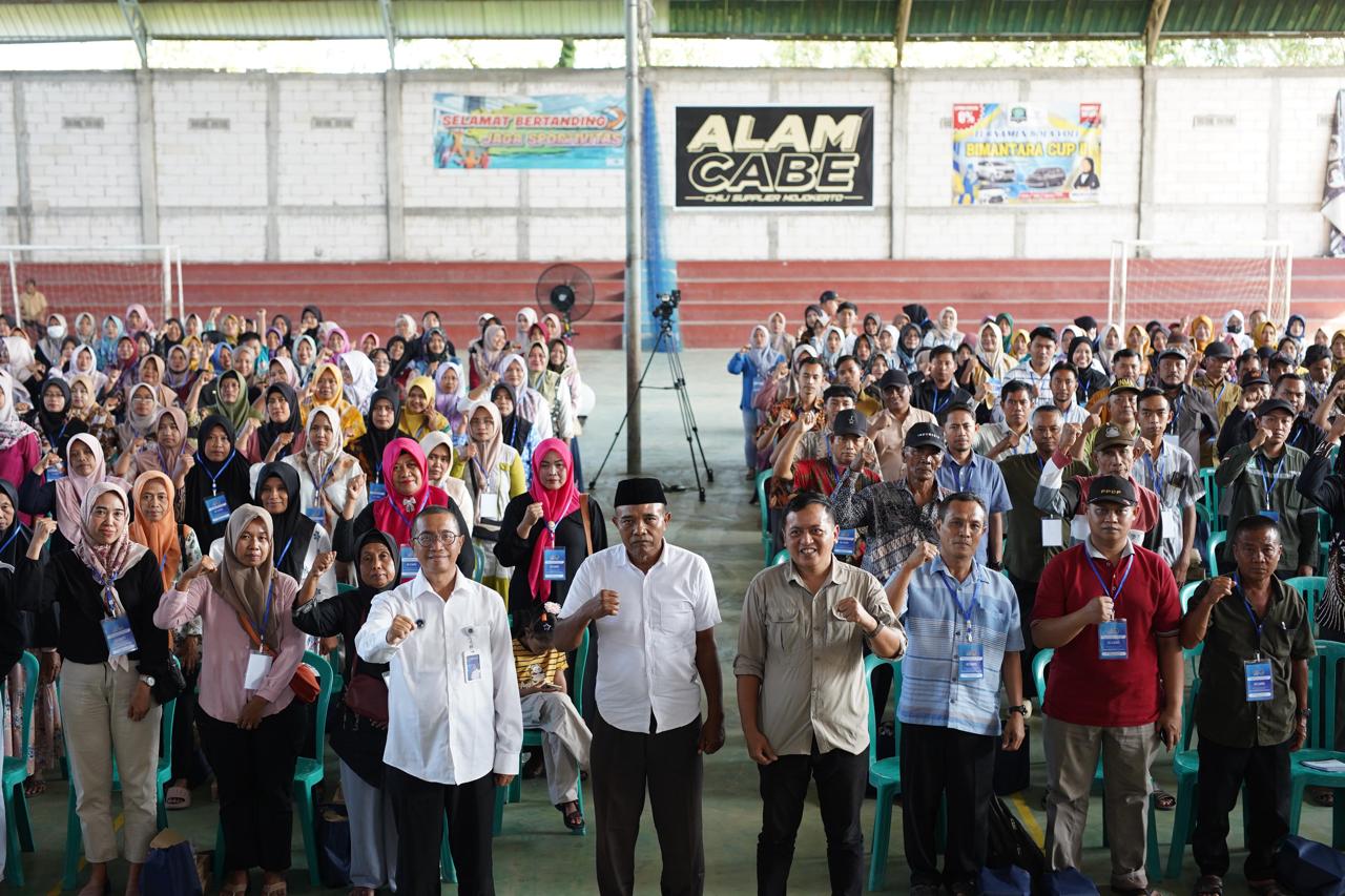 Tenaga Ahli DPR RI M. Sam&rsquo;ani Kurniawan memaparkan pentingnya peran masyarakat dalam mendukung Program Makan Bergizi Gratis di GOR Bimantara Mojodadi, Mojokerto, Senin (22/9).