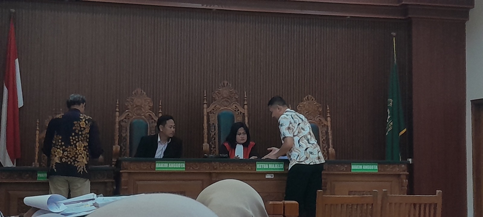 Majelis Hakim PN Ngawi memutuskan permohonan praperadilan notaris Nafiaturrohmah gugur. ASEP SYAEFUL BACHRI/JAWA POS RADAR NGAWI