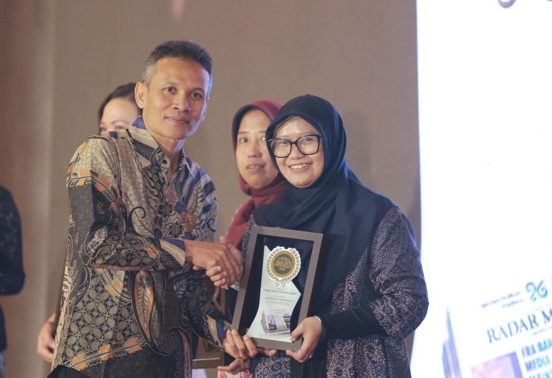 BPJS Kesehatan Cabang Madiun menerima penghargaan Public Sector Excellence.