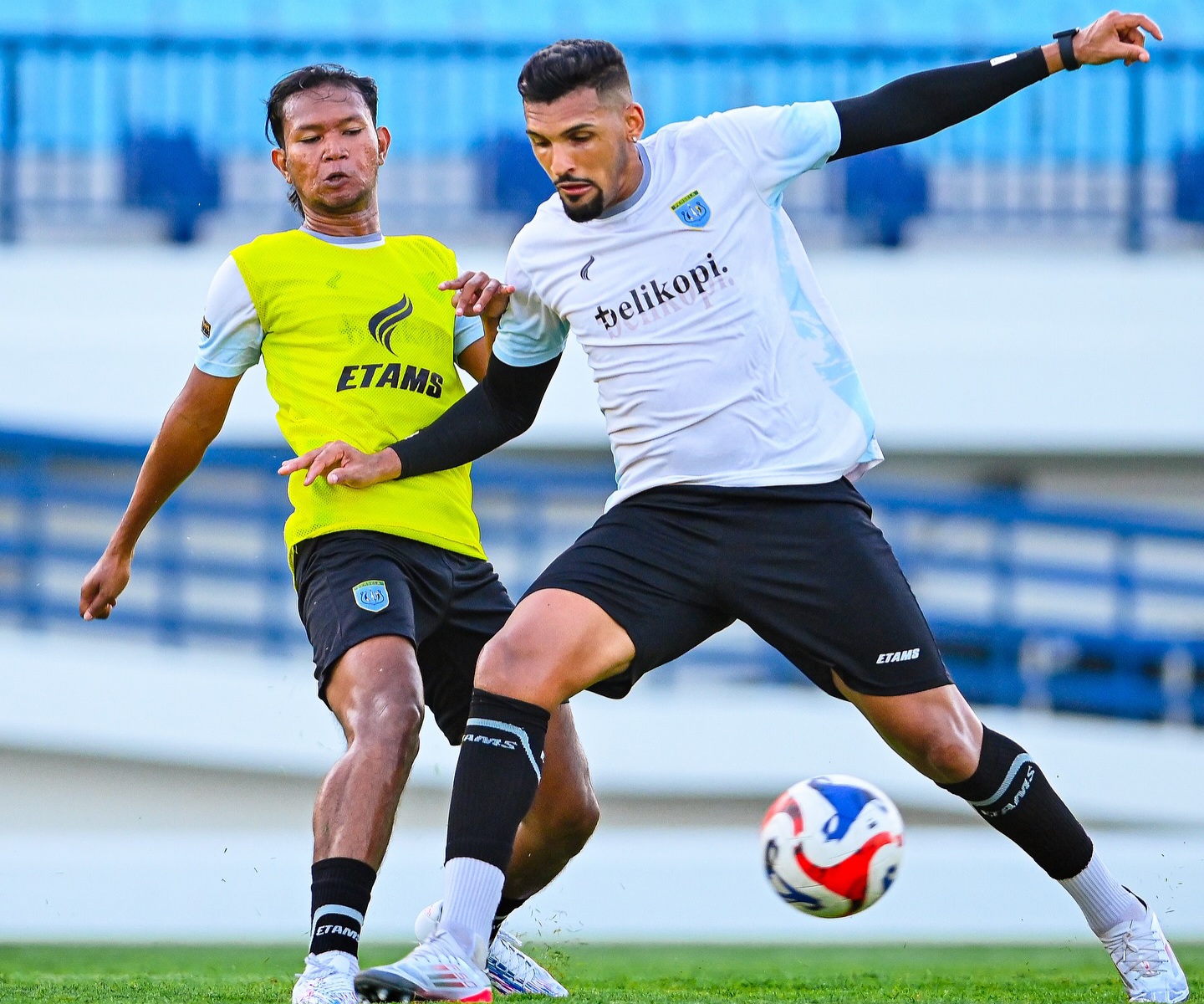 Latihan Persela jelang hadapi Persiku.