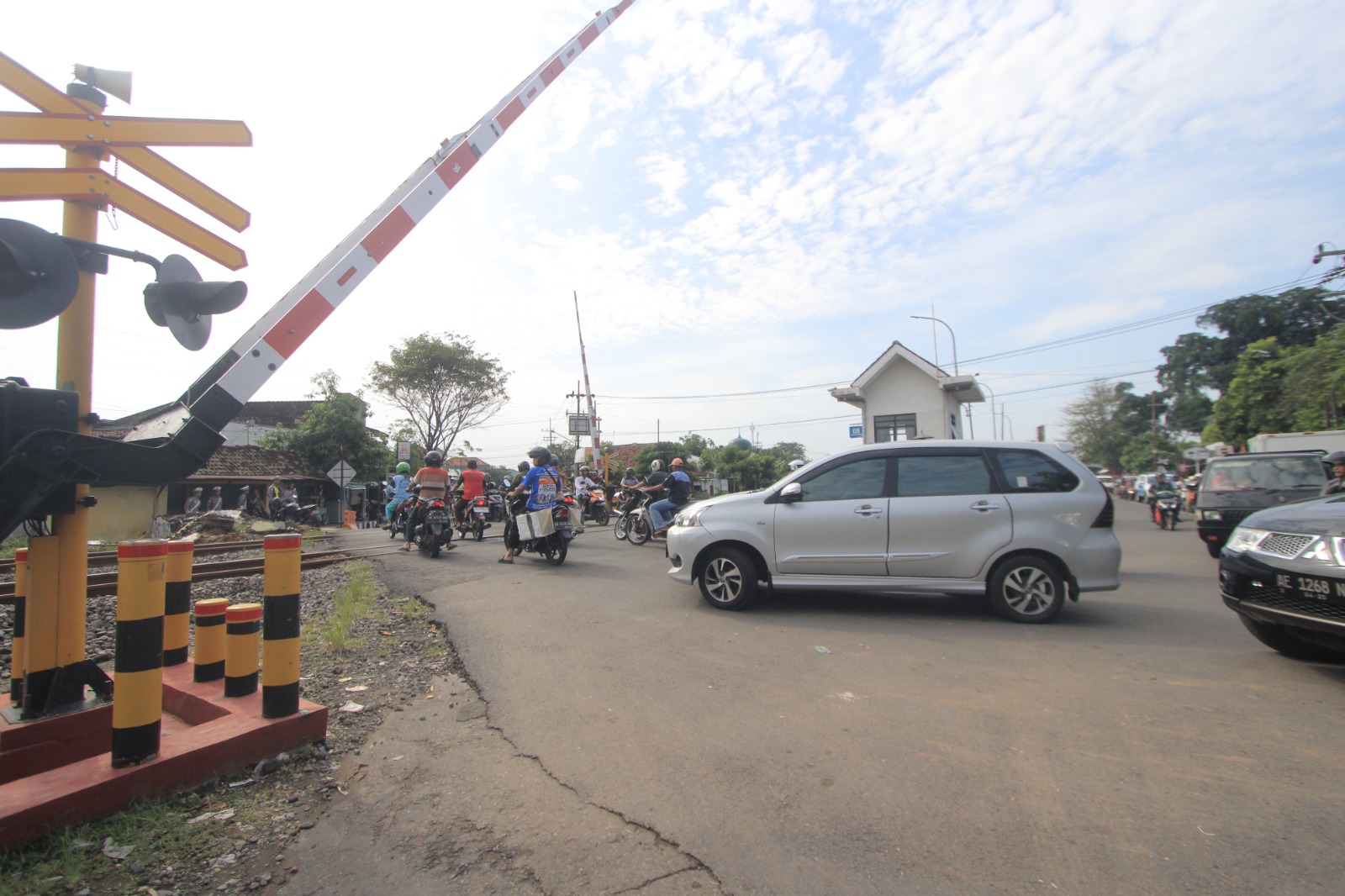 Lokasi perlintasan kereta api JPL 08 Stasiun Magetan yang menjadi tempat kecelakaan maut pada 19 Mei 2025. AJI PUTRA/RADAR MAGETAN