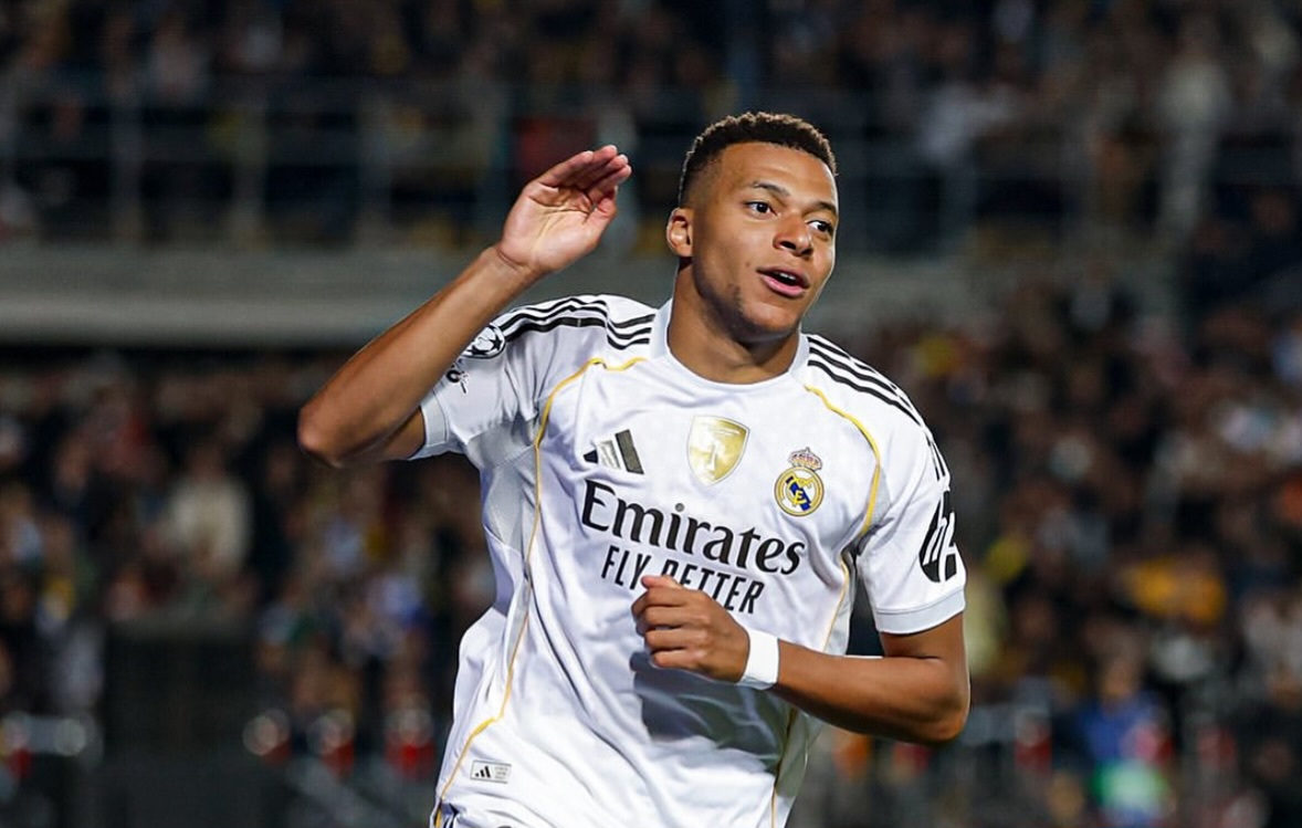 Kylian Mbappe cetak hattrick tadi malam.