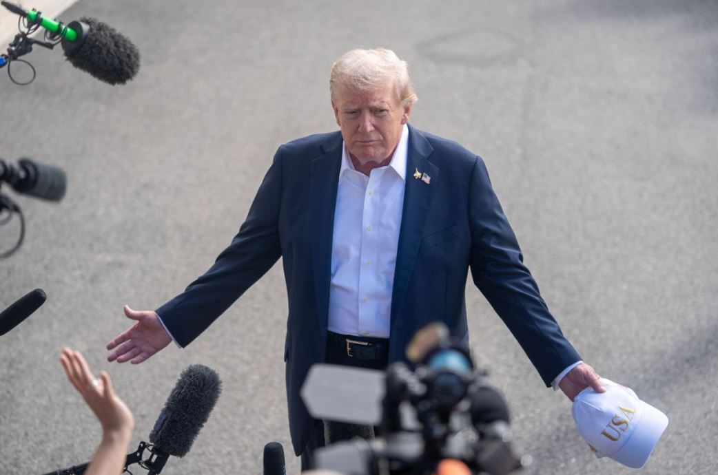 Shutdown AS 2025: Trump gagal capai kesepakatan anggaran, ratusan ribu pegawai federal terancam dirumahkan.