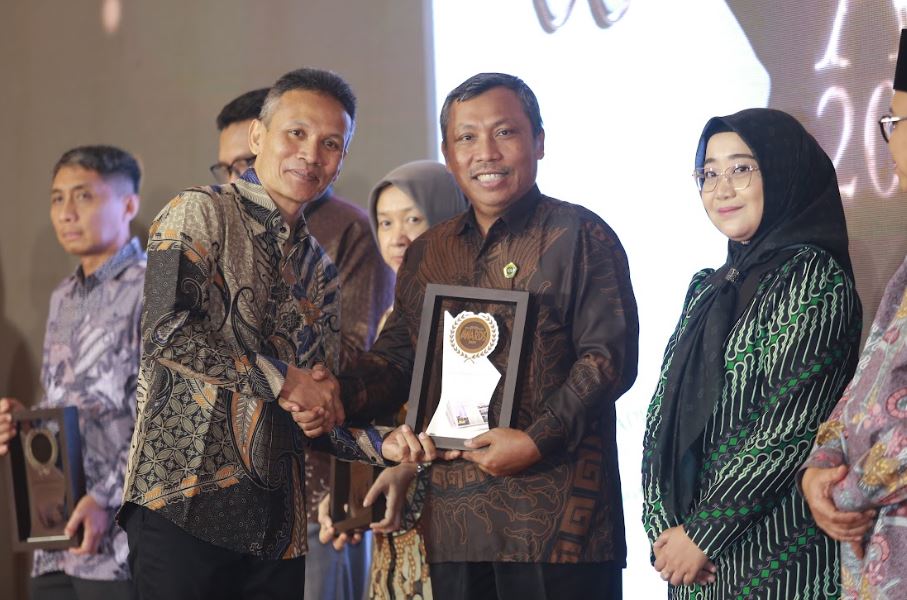 Berbagai terobosan dan pencapaian mengantar Unmer Madiun meraih penghargaan Outstanding University pada Radar Madiun Awards 2025.