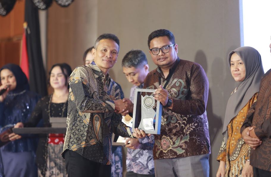 UNIPMA menerima penghargaan Outstanding University Radar Madiun Awards 2025.