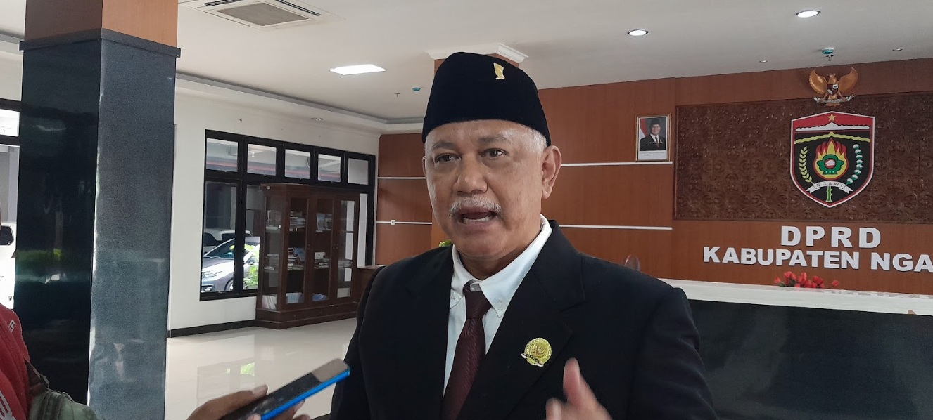 Tiga SK Gubernur Jatim turun untuk mengisi kekosongan pimpinan dan legislator DPRD Ngawi, termasuk PAW dari PKB dan pemberhentian sementara anggota Golkar.