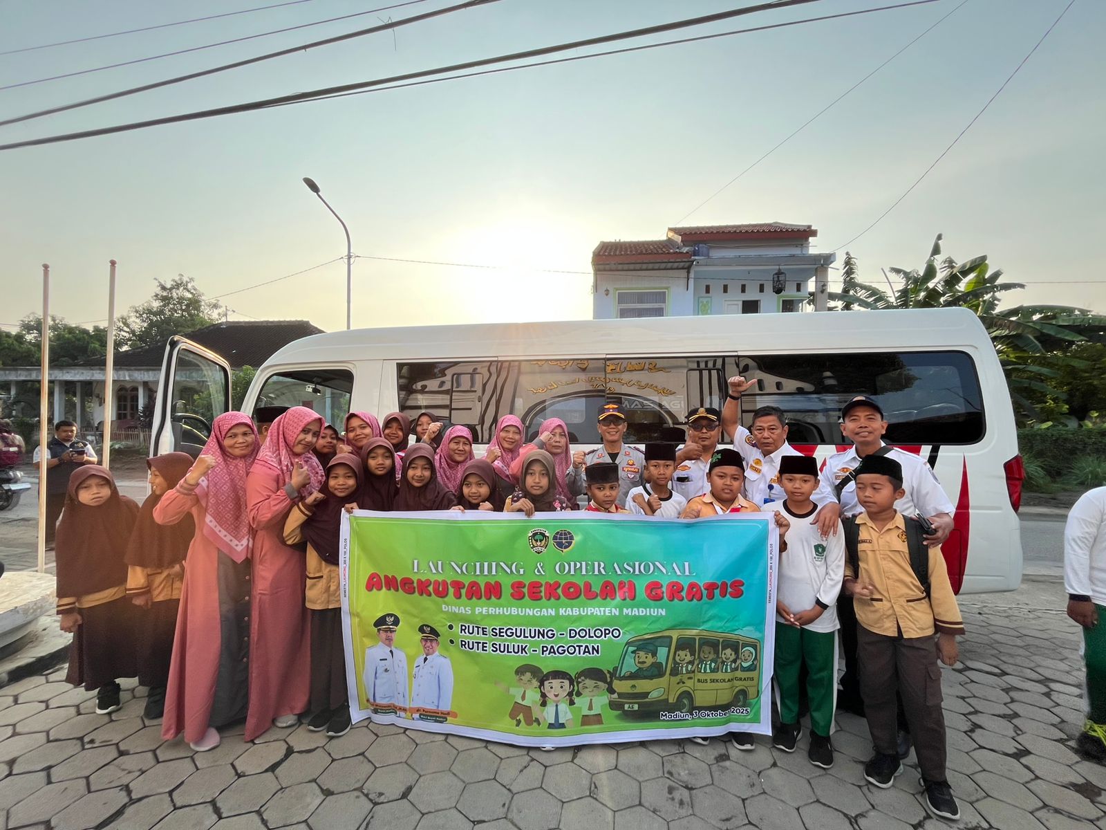 Bus sekolah gratis mulai melayani pelajar di wilayah selatan Madiun sejak 3 Oktober lalu dengan dua rute utama Segulung&ndash;Dolopo dan Suluk&ndash;Dolopo. DOK RADAR MADIUN