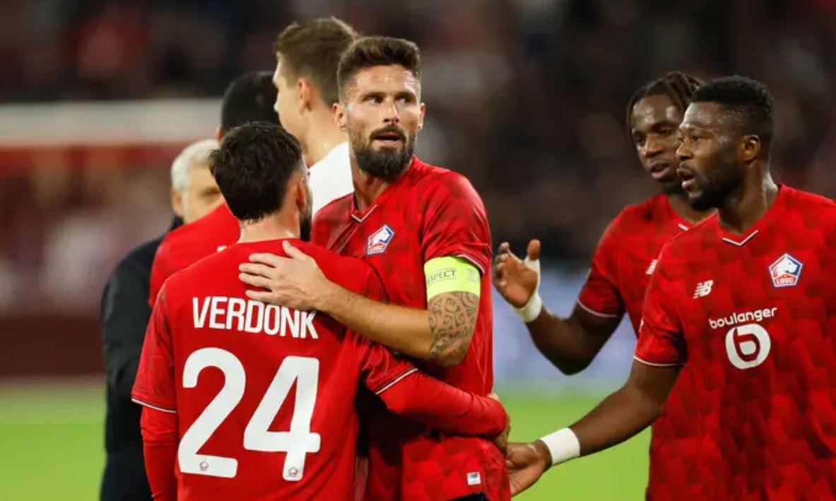 Bek andalan Timnas Indonesia, Calvin Verdonk, bersama rekan-rekannya di LOSC Lille seperti Olivier Giroud.