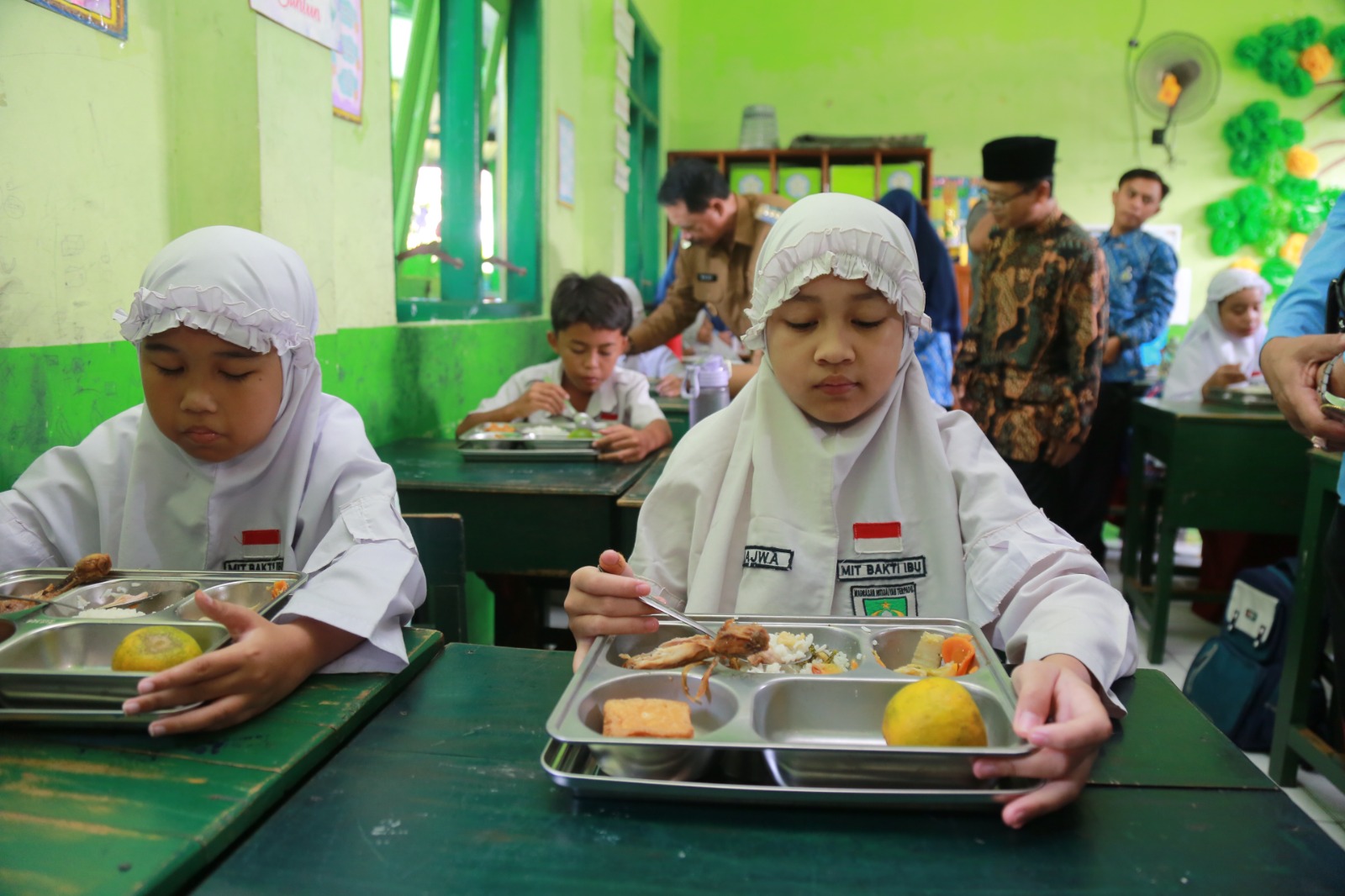CAKUPAN LUAS: Program MBG juga menyasar siswa MIT Bakti Ibu Kota Madiun di antara enam sekolah lainnya yang ada di Kecamatan Taman melalui SPPG Banjarejo.