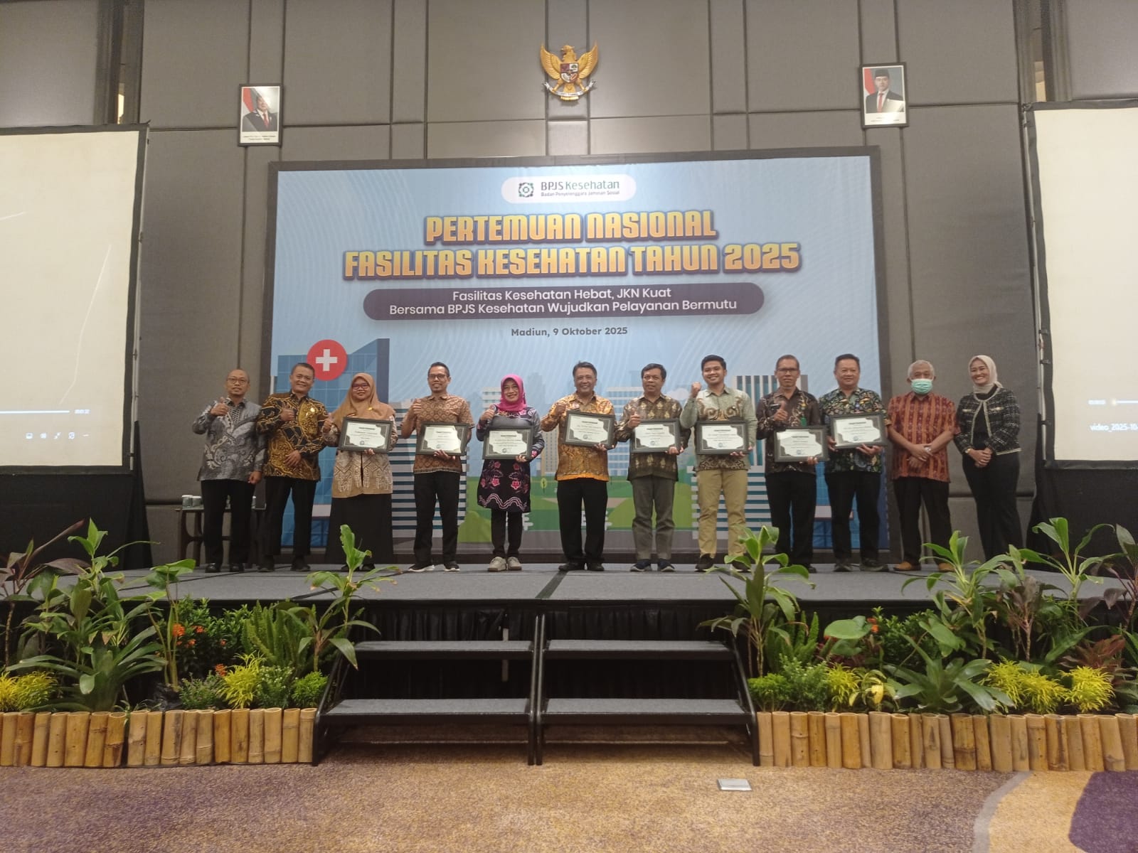 RS Paru Manguharjo Madiun raih peringkat 3 nasional kategori Rumah Sakit Khusus Terbaik versi BPJS Kesehatan 2025.