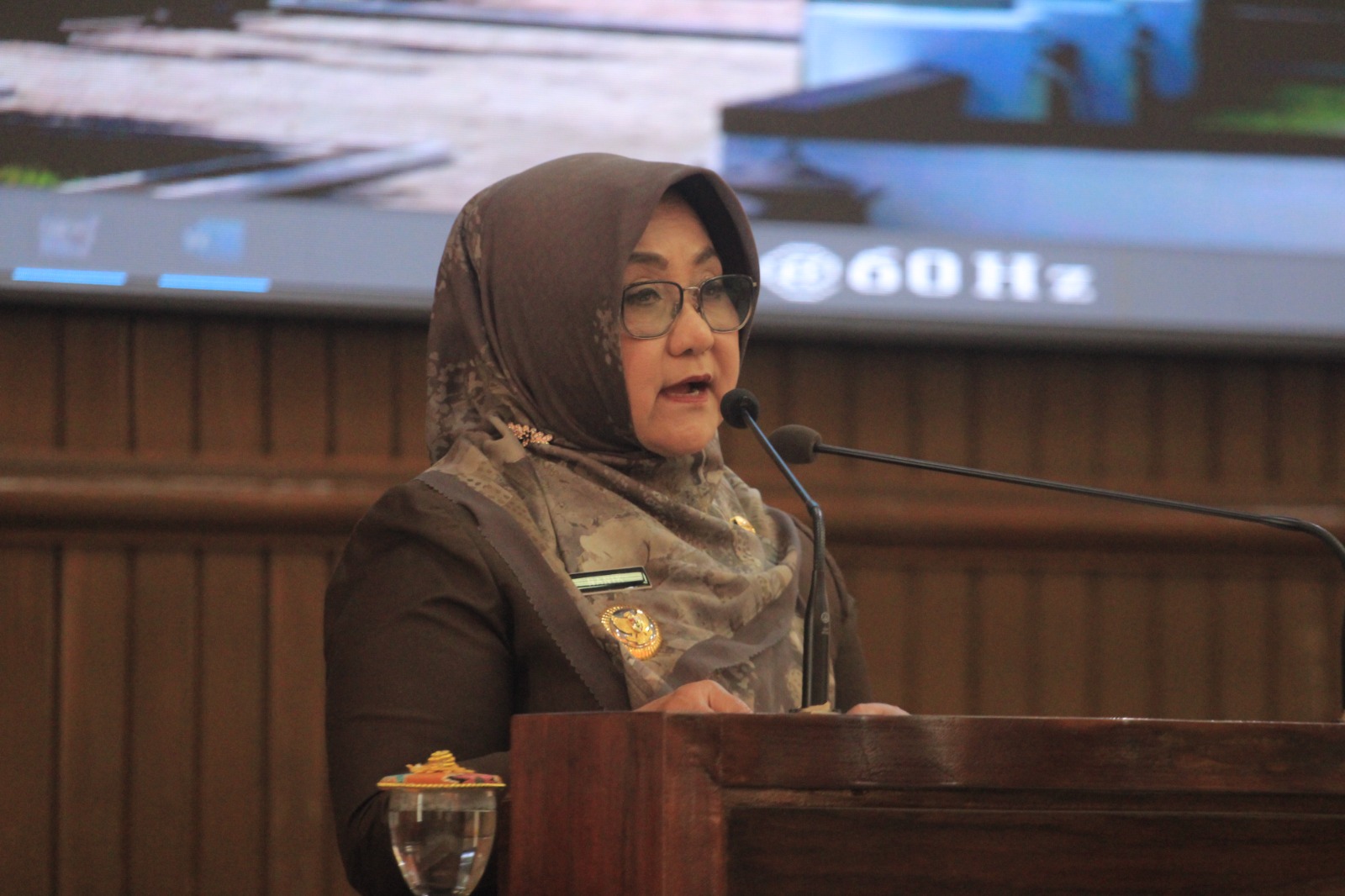 Bupati Magetan Nanik Endang Rusminiarti memaparkan arah kebijakan pembangunan daerah dalam rapat paripurna pembahasan RPJMD 2025&ndash;2029 di Gedung DPRD Magetan. DOK RADAR MAGETAN