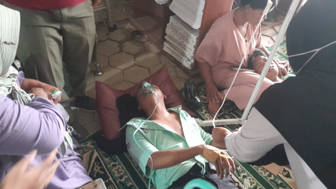 Seorang siswa SMKN 1 Sine mengalami kejang akibat keracunan menu MBG awal Oktober lalu. ASEP SYAEFUL BACHRI/JAWA POS RADAR NGAWI