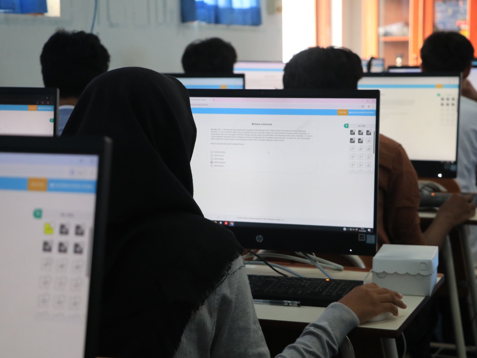 Puluhan siswa SMAN sederajat di Ponorogo mengikuti TKA Challenge 2025, kemarin (16/10). SUGENG DWI N./JAWA POS RADAR PONOROGO