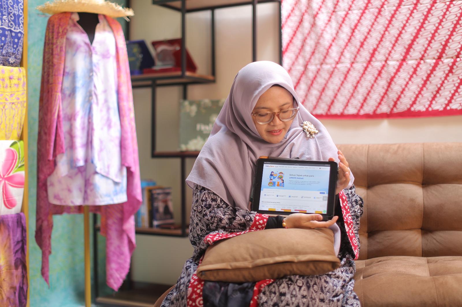 UMKM binaan BRI Findmeera buktikan perempuan bisa berdaya dari rumah.