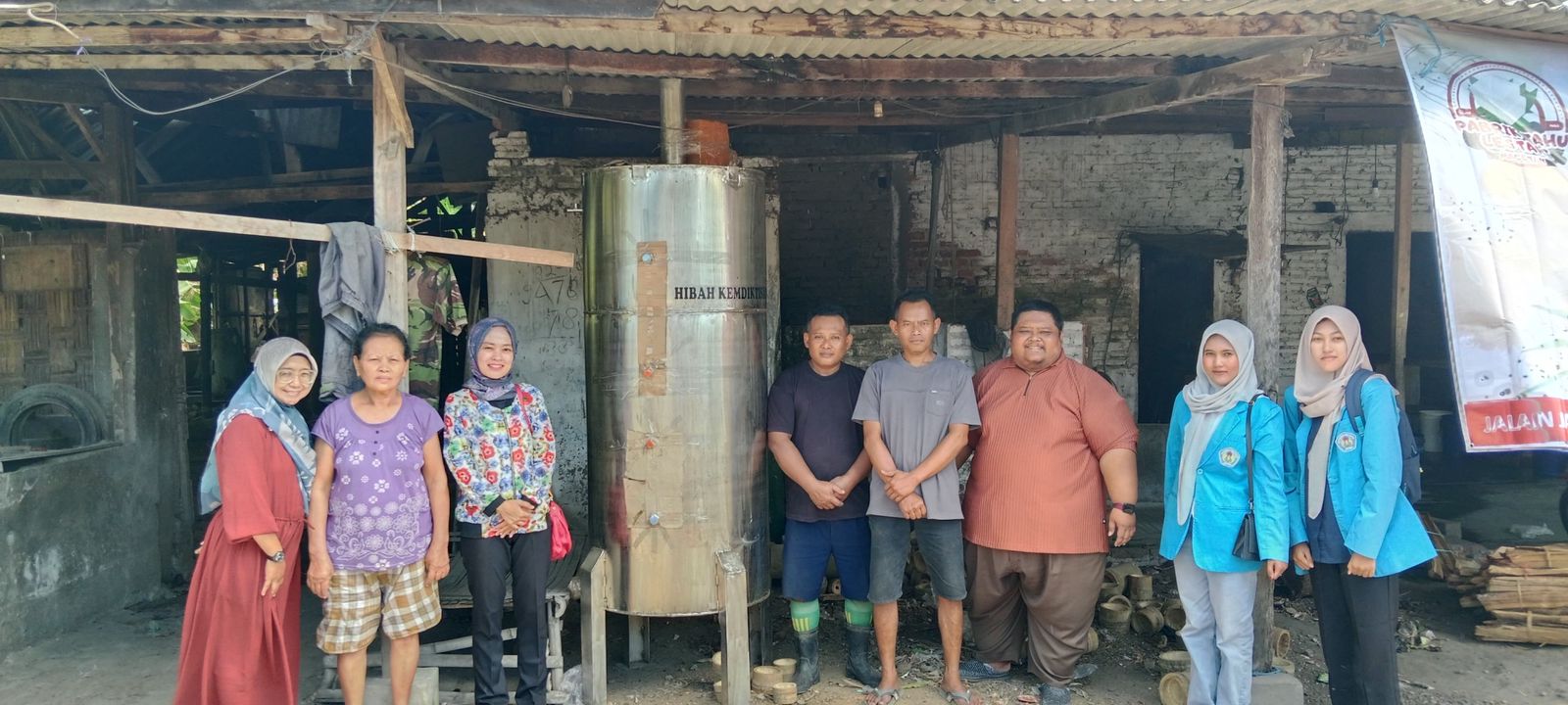 Pabrik Tahu Lestari Magetan mendapat bantuan Boiler dan Dinamo dari UNIPMA.