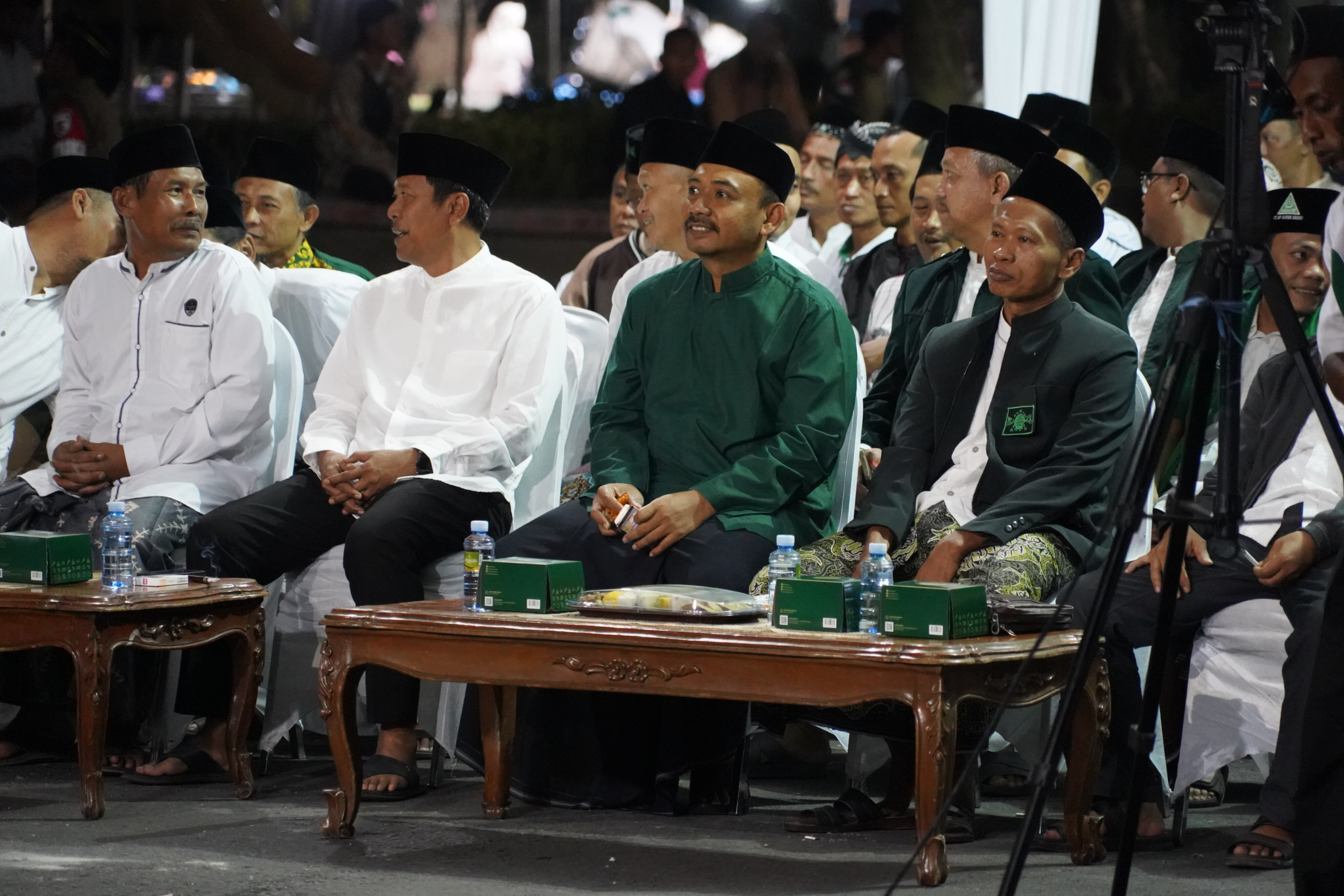 Bupati Ngawi Ony Anwar Harsono saat memberikan pesan pada peringatan Hari Santri Nasional 2025. FOTO: ISTIMEWA/JAWA POS RADAR NGAWI