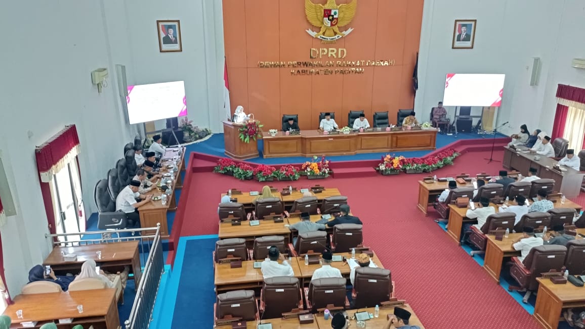 Suasana sidang paripurna DPRD Pacitan, kemarin (20/10). NUR CAHYONO/JAWA POS RADAR PACITAN