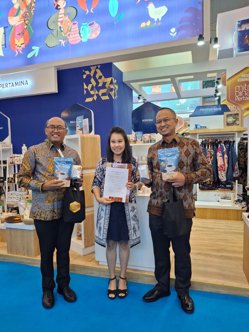 Mitra binaan Pertamina Patra Niaga Jatimbalinus tampil di Trade Expo Indonesia 2025, mencatat total transaksi Rp3,7 miliar dan delapan MoU ekspor. Foto: Dok. Pertamina Patra Niaga