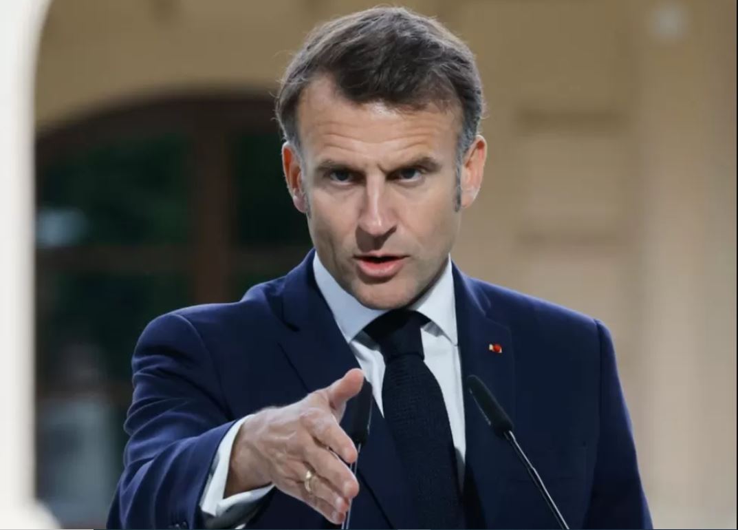 Presiden Prancis Emmanuel Macron bereaksi keras atas pencurian besar yang mengguncang Museum Louvre, Paris.