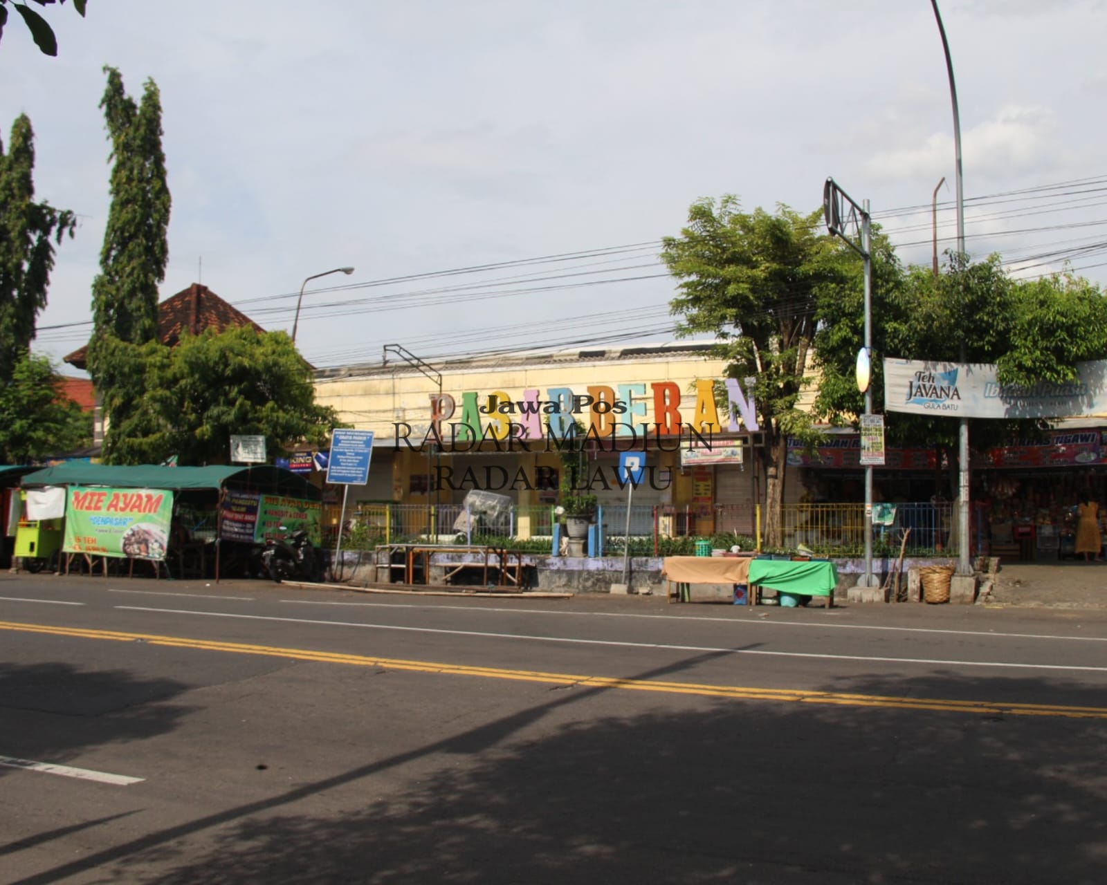 Kondisi terkini Pasar Beran Ngawi yang kini tidak lagi masuk daftar Proyek Strategis Nasional; pemkab alokasikan Rp193 juta untuk revitalisasi bertahap. Foto: Asep Syaeful Bachri/Jawa Pos Radar Ngawi