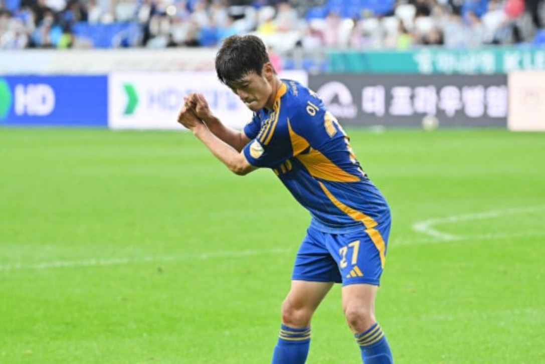 Selebrasi pemain Ulsan HD Lee Chung-yong diduga menyindir mantan pelatihnya, yakni Shin Tae-yong alias STY.