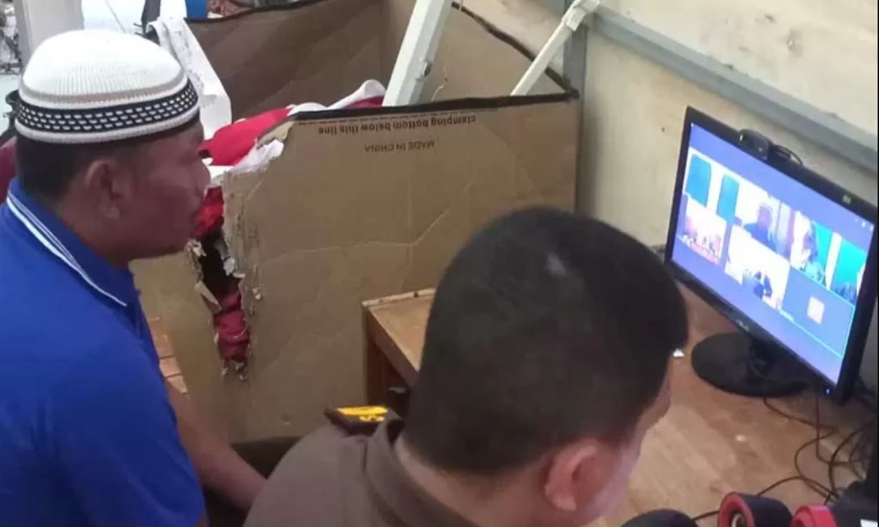 Farel Prayoga beri pesan haru untuk ayahnya yang bebas dari penjara kasus judi online agar menjadikannya pelajaran hidup.