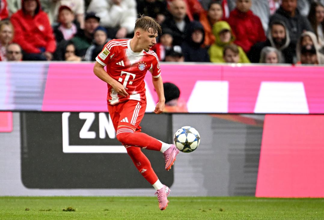Aksi pemain muda Bayern Munchen Lennart Karl.