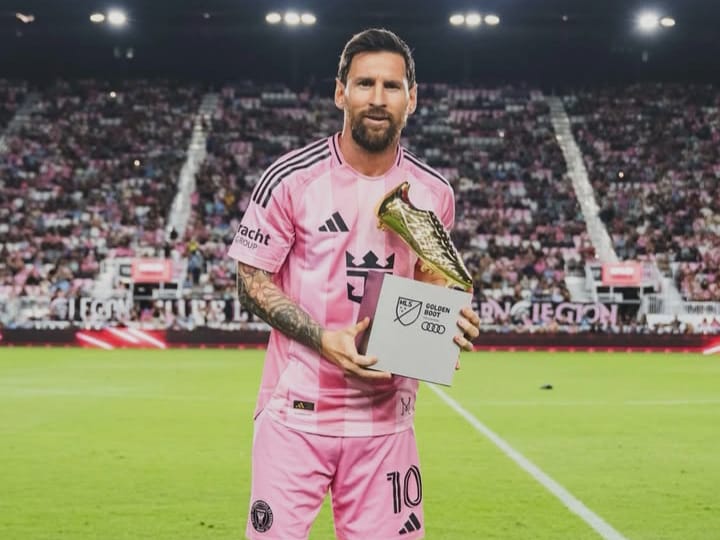 Messi Terima Golden Boot