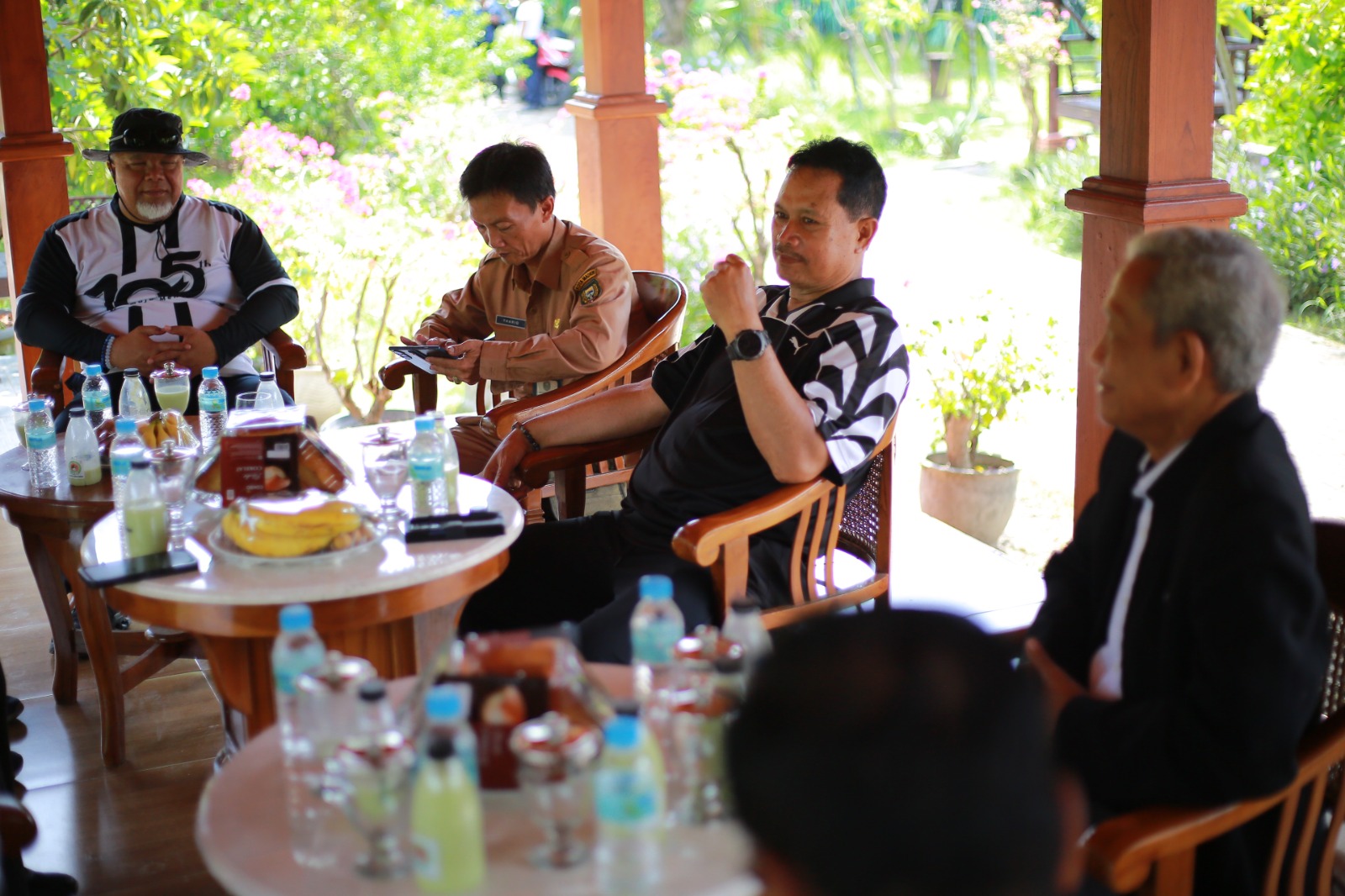 Wali Kota Madiun Maidi menggelar audiensi dengan Unipa Surabaya untuk menyiapkan konsep Kampung Australia di Ngrowo Bening, Senin (27/10). BAGAS BIMANTARA/RADAR MADIUN