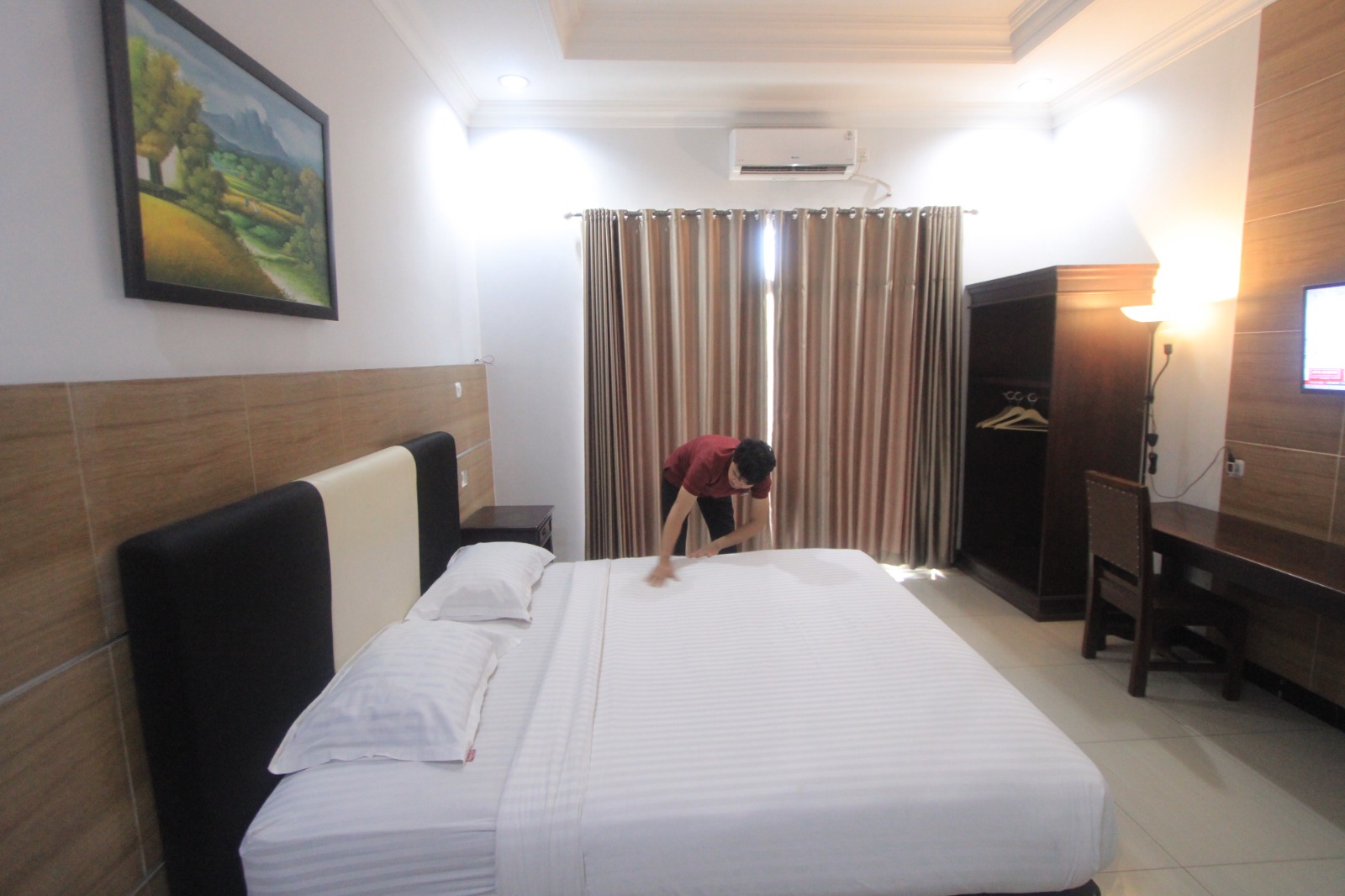 Hotel-hotel menjejali kawasan wisata Telaga Sarangan, Magetan. Namun, okupansi kamar turun pada Agustus 2025. AJI PUTRA/RADAR MAGETAN